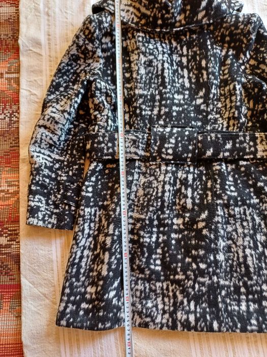 Зимно вълнено палто. Меланж бяло и черно.