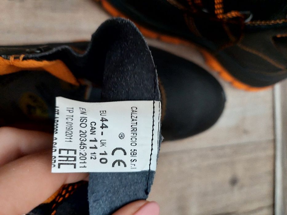 Продам ботинки защитные 44р.