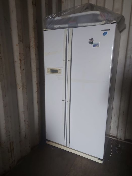 Холодильник Samsung