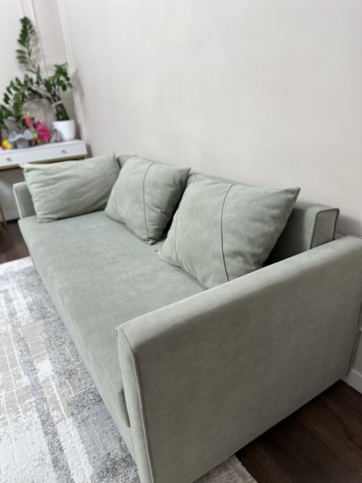 Продам диван практический новый