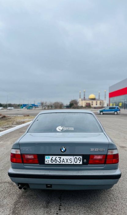 БМВ е34 525i 1988 год