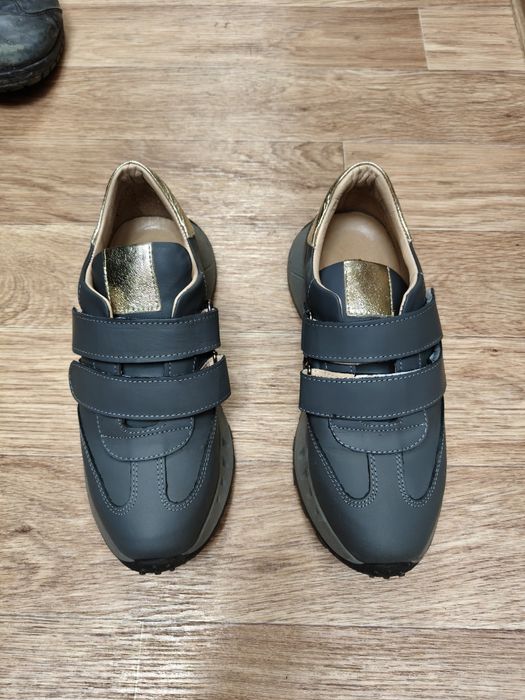 Продаю кроссовки кожанные