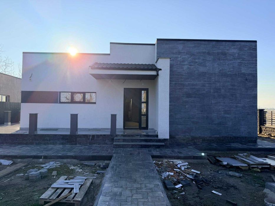 Casa de vanzare noua la cheie