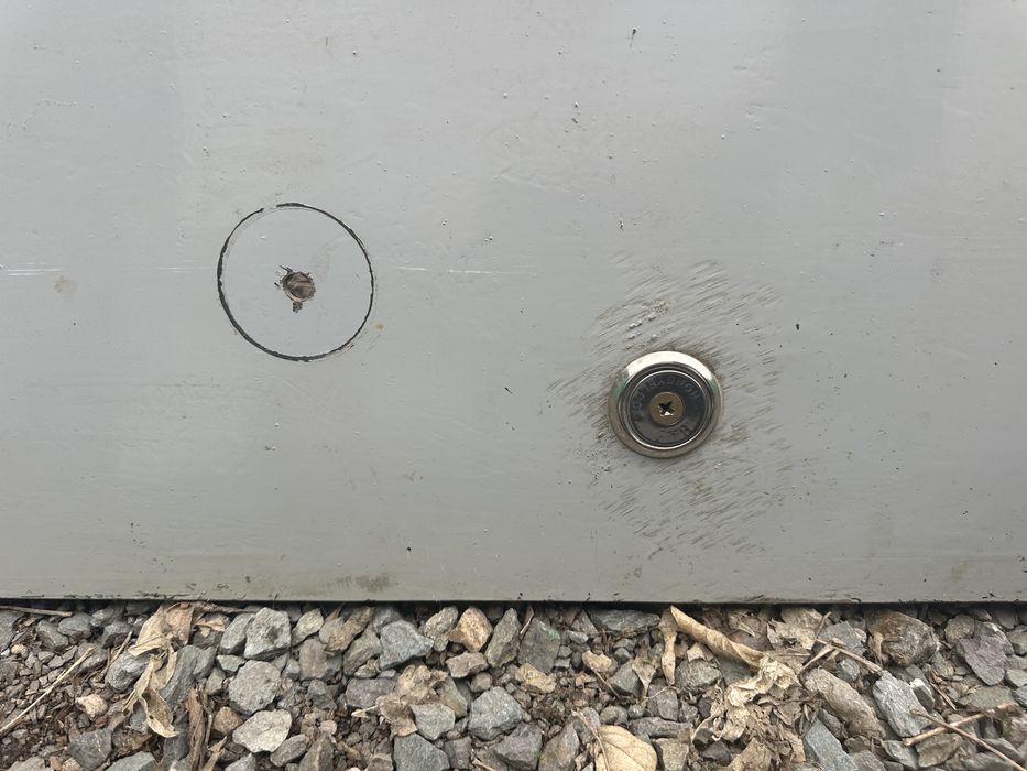 Дверь новая  металлическая