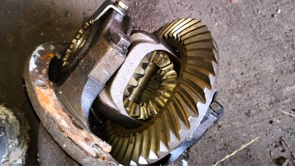 Продам покрышки, коленвал