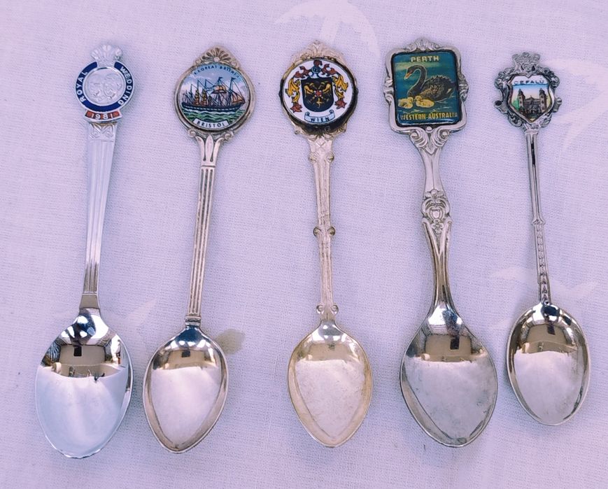 Pachet 5 lingurițe placate cu argint, suveniruri pentru colecționari,