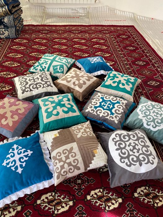 призге , шашуға жастыктар