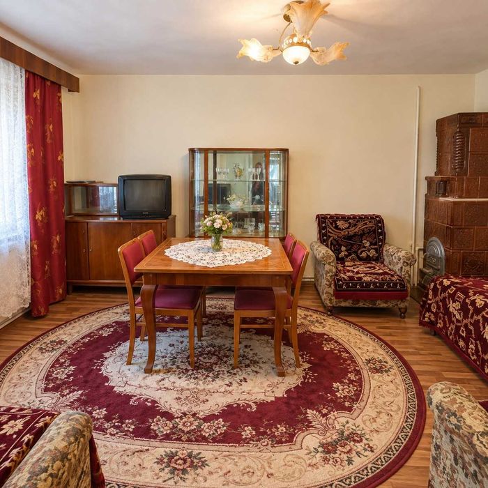 Casa 4 camere, 117 mp construiti, cu curte proprie, zona centrala linistita, Ramnicu Sarat