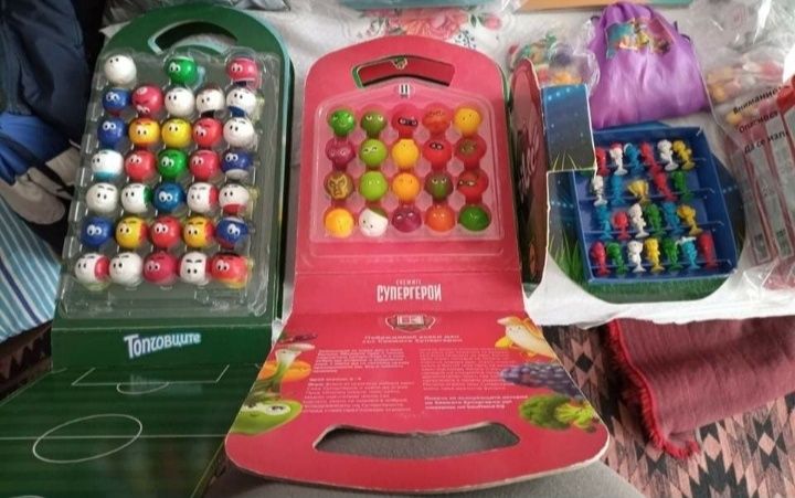 Продавам  всяка една колекция от  20 до 50 лв зависи от комплекта