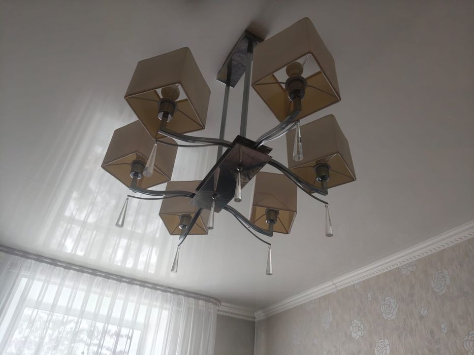 Продам люстру в хорошем состоянии