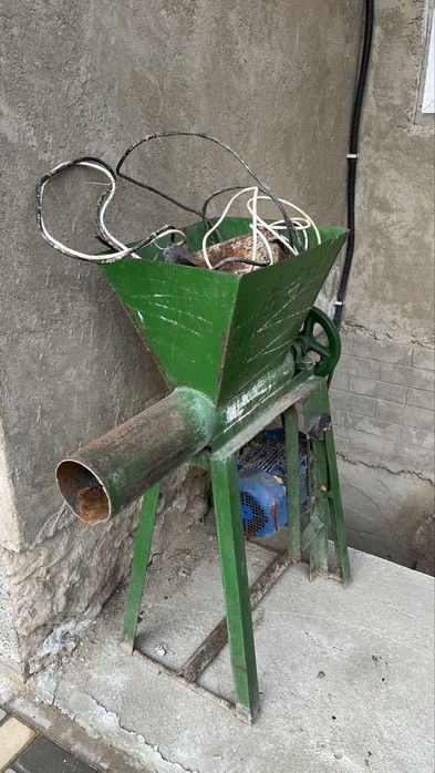 Продам Шнек с электромотором