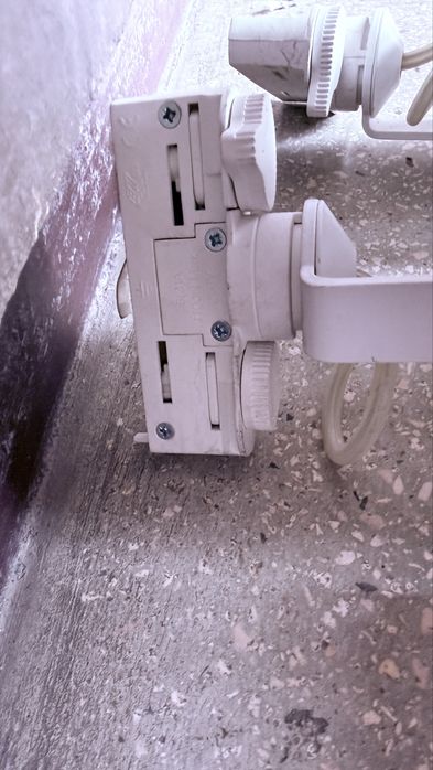 Peoiectoare/spoturi magazin