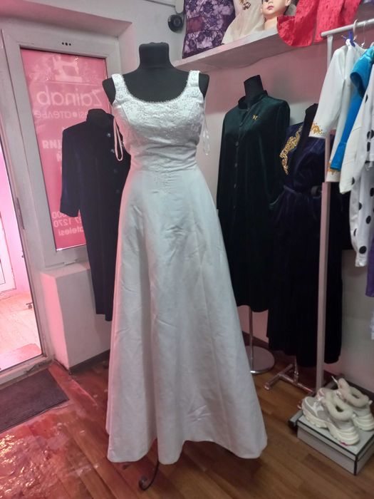 Срочно продам со скидкой свадебные платья