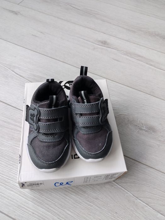 Кроссовки детские 22 размер