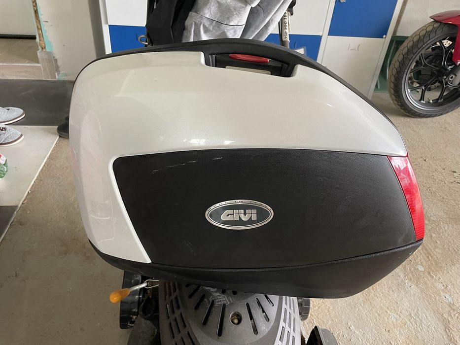 Странични куфари за мотор Givi