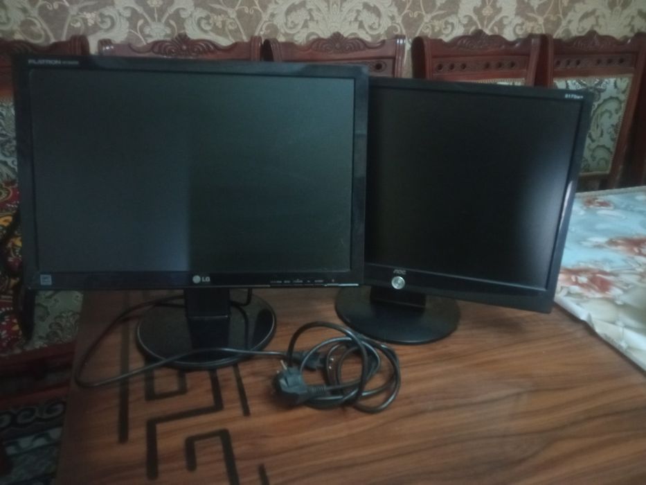 Продаётся мониторы 19 широко форматный питание на 220w