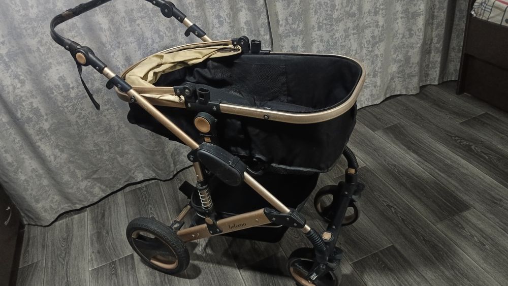 Коляска фирмы belecoo