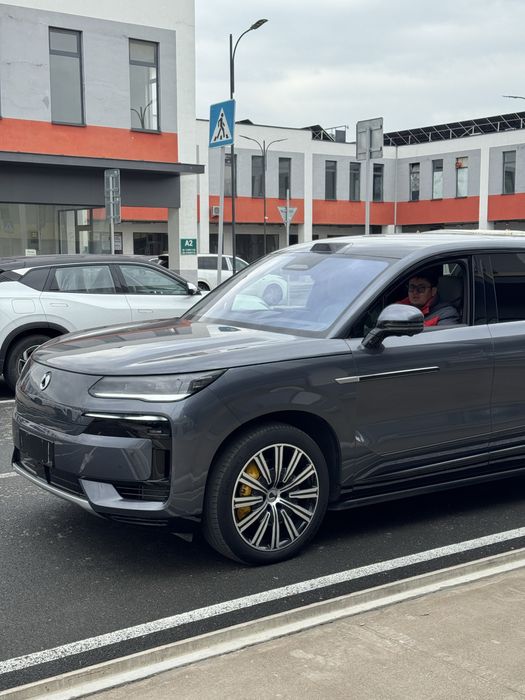 Denza N9 /4600km probeg