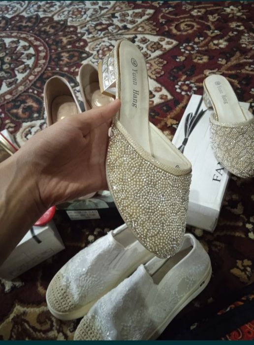 Yangi kelinlik oyoq kiyimlari sotaman bir marta kiyilgan holos arzon