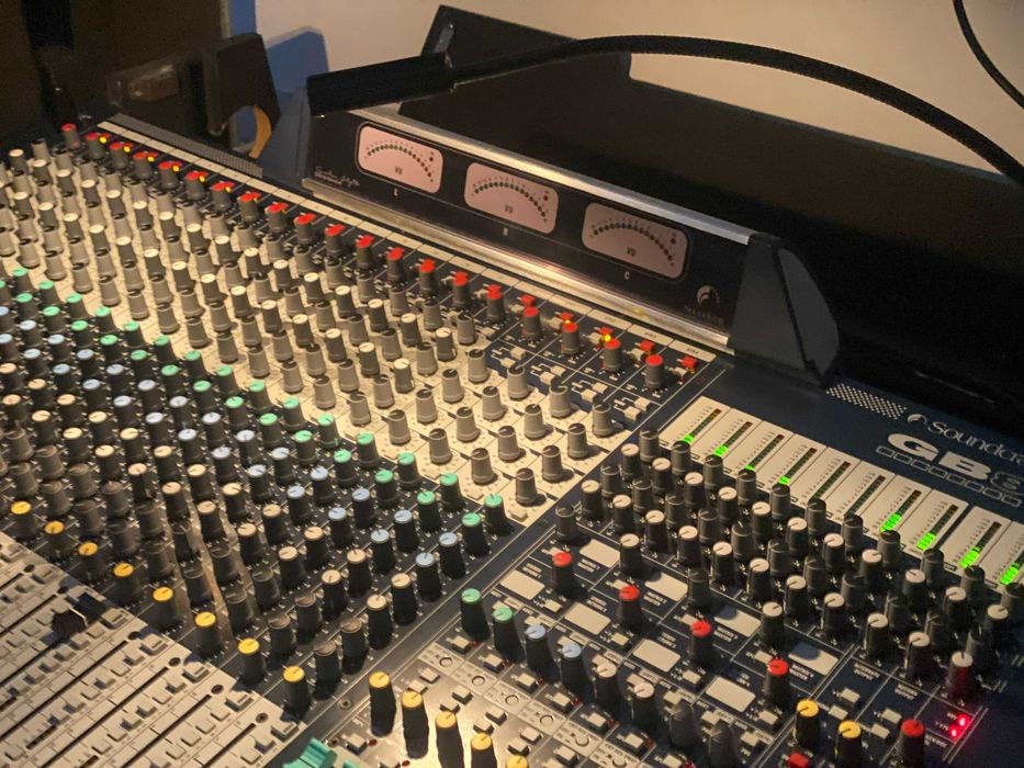 СПЕШНО - Soundcraft GB8 32-канален миксер – Топ оферта с кейс!