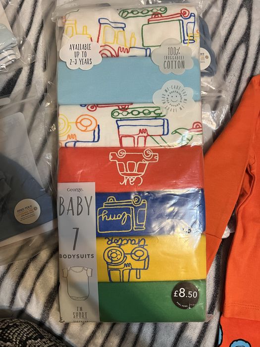 Набор боди от 0 до 3 мес с Англии  и пижама размер 6 мес.