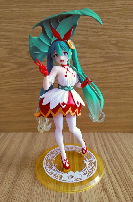 Аниме фигури Desktop Cute Albedo Bunny Ver. & Hatsune Miku Wonderland Thumbelina