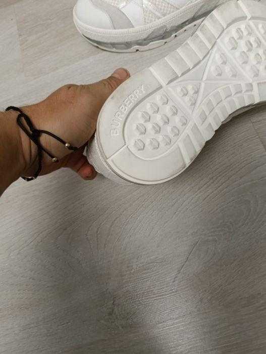 Adidași superbi numărul 42