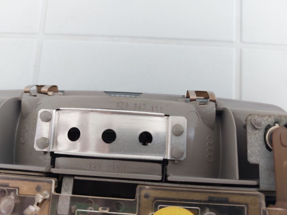 Plafoniera Lampa Plafon Fata Audi A2 8Z0947111