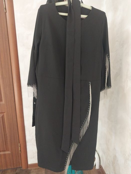 Продам женские платья 50 р .