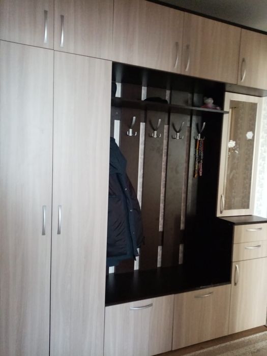 Продаем прихожию