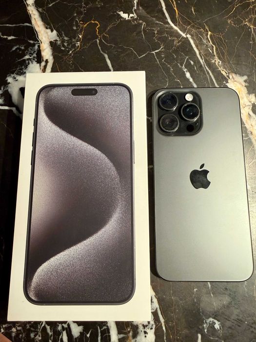 Продавам iPhone 15 pro max 256 GB Black