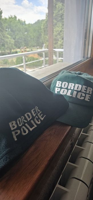 Зимна шапка и лятна шапка