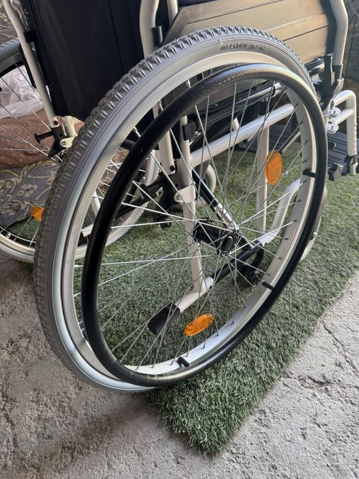 Продаю инвалидную коляску новая !