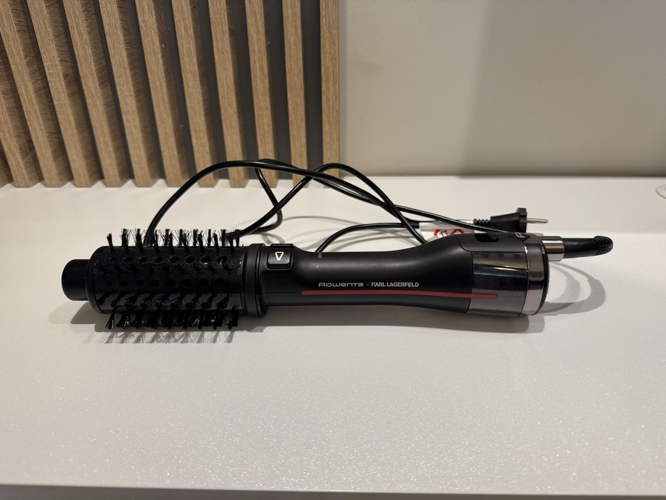 Vând perie rotativă Rowenta x Karl Lagerfeld