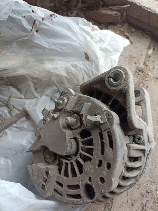 Продается генератор Опель Мерива