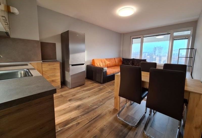 Дава се под наем Тристаен апартамент в София, Младост 1 - 110 кв.м за 535.5 € - Снимка #1