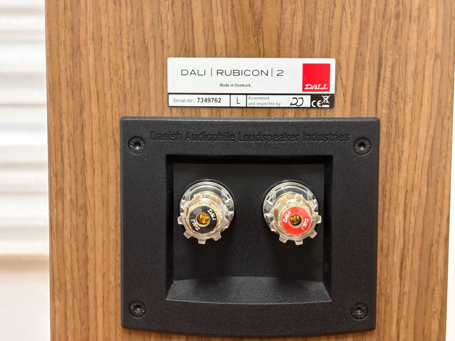 Boxe High-End DALI RUBICON 2 | Walnut (Nuc) | Tehnologie SMC | impecabile