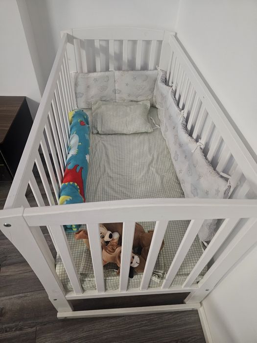 Vand patut bebe lemn masiv