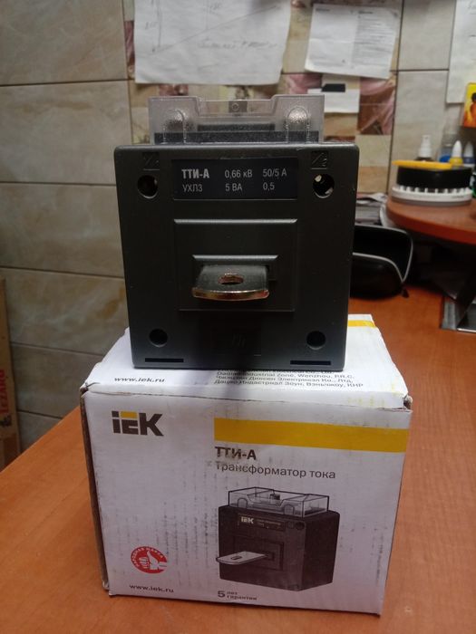 Автомат HYUNDAI трёх полюсный