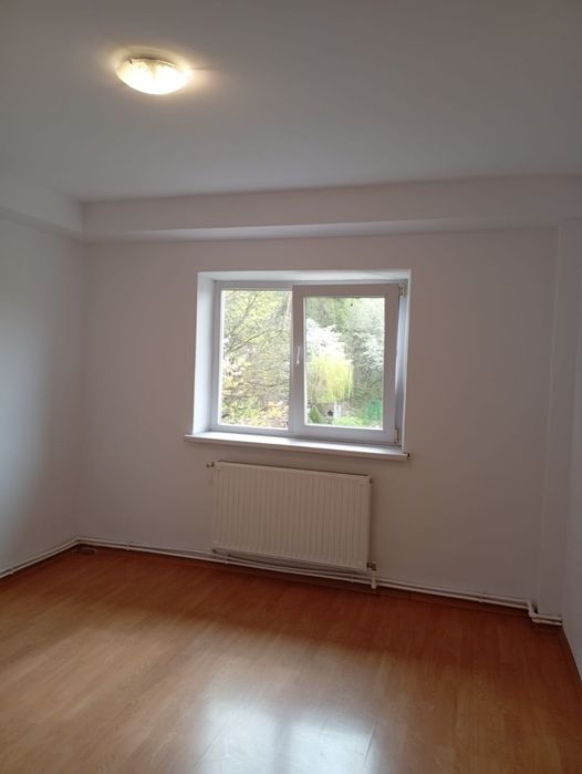 Închiriez apartament trei camere zonă rezidențială, Piatra Neamț