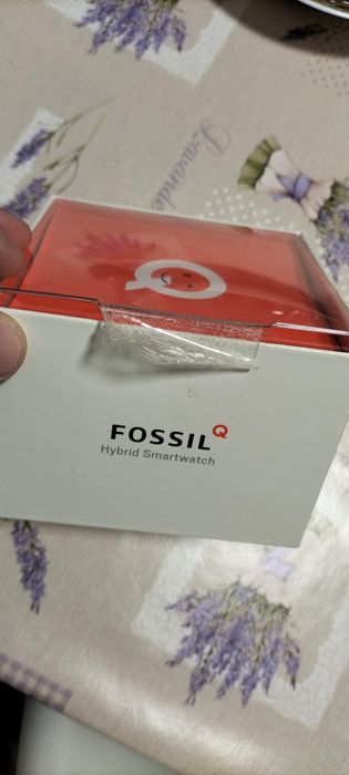 Fossil hibrid nou v/s