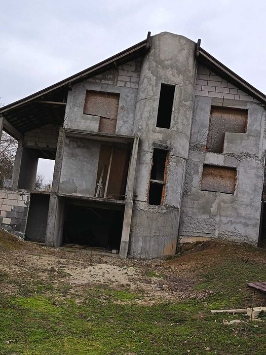 Vils la gri in Buftea, Strada Indepententei,NR 8 ,Calul Balan