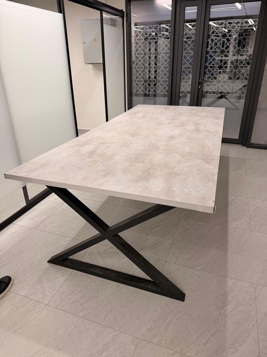 Стол офисный или просто для дома