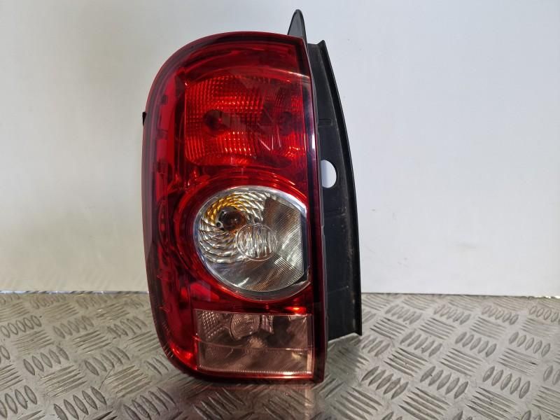 Stop cu soclu bec aripa stanga Dacia Duster