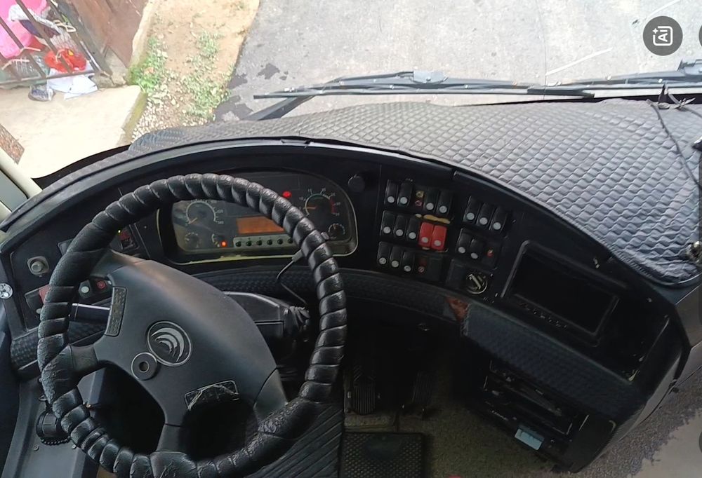 Yutong avtobus sotiladi