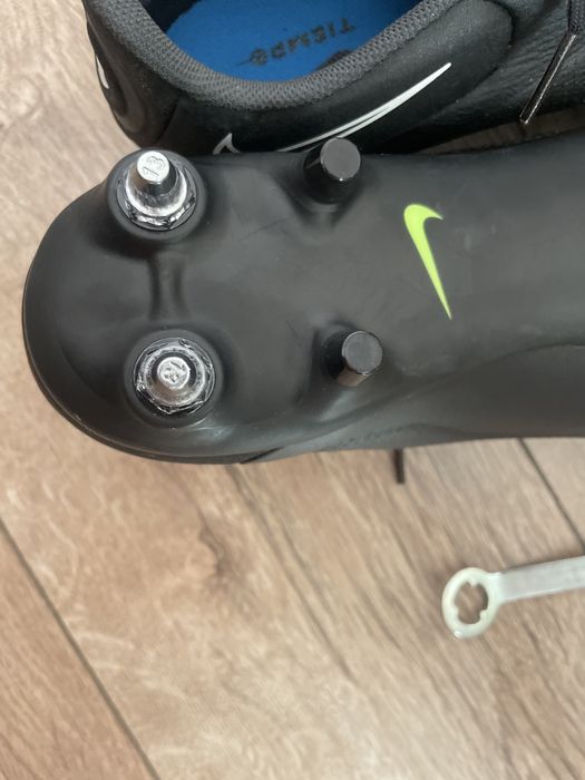 Чисто нови бутонки Nike Tiempo