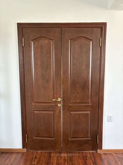 Двери деревянные продам