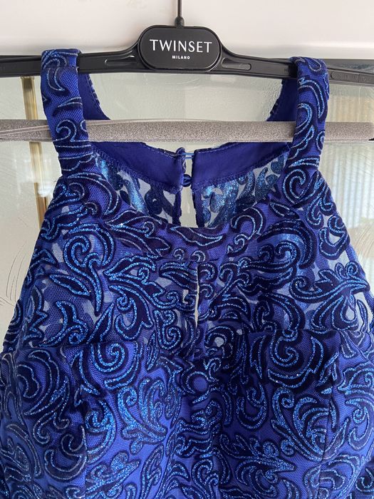 Официална рокля в тъмно синьо