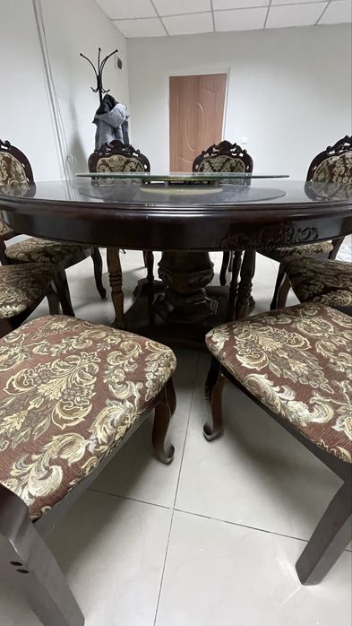 Продается круглый стол