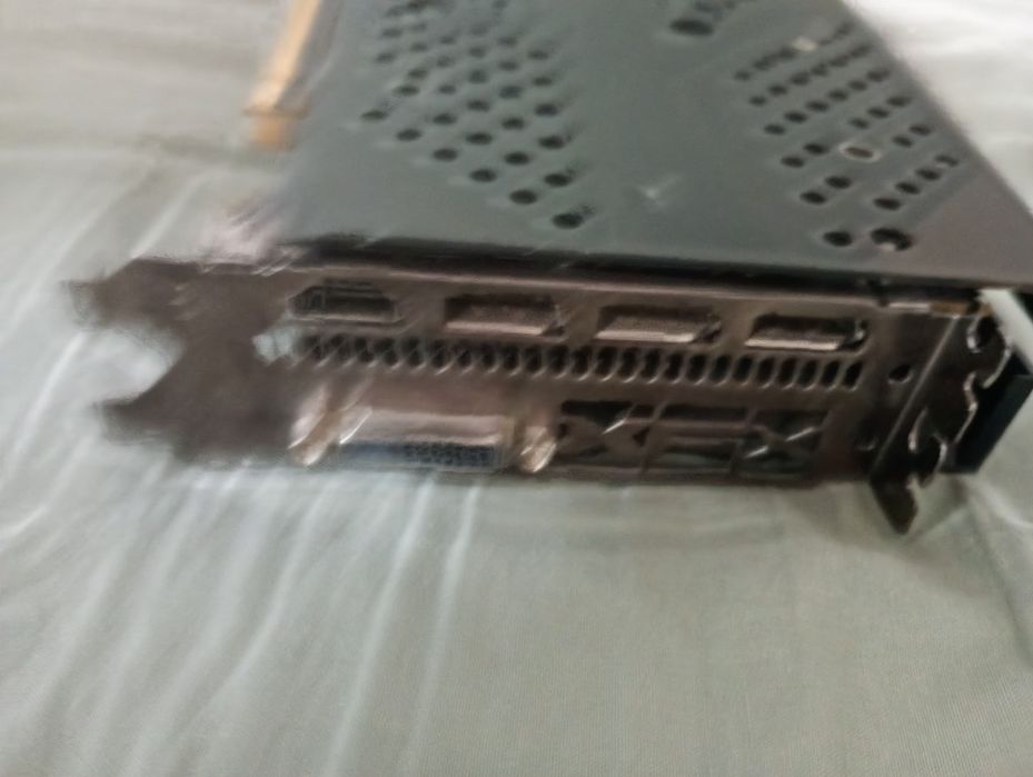 Vând placa video Xfx Rx580 8 GB ddr5